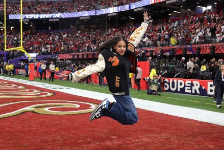 LAS VEGAS, NEVADA - FEBRUARY 11: American rapper Jay-Z's daughter, Blue Ivy Carter, reacts before Super Bowl LVIII between the San Francisco 49ers and the Kansas City Chiefs at Allegiant Stadium on February 11, 2024 in Las Vegas, Nevada .  (Photo by Ezra Shaw/Getty Images)