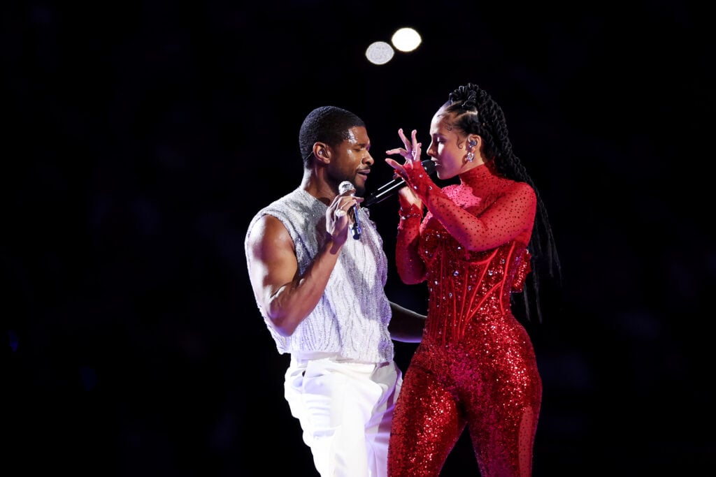 Usher dances with Alicia Keys