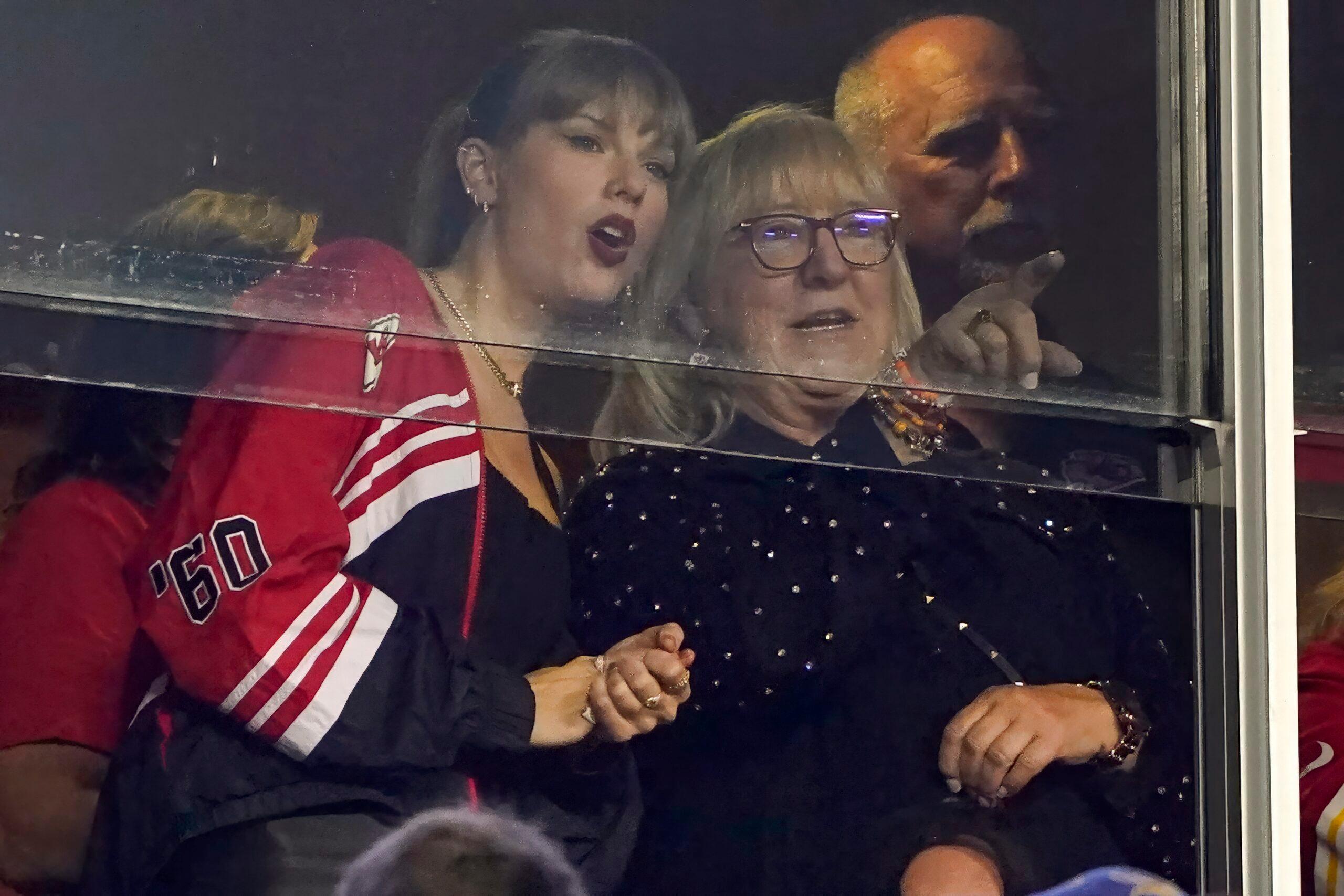 Taylor Swift is back on the bleachers for Travis Kelce at the Kansas City Chiefs game with Kelce's mom Donna.