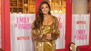 Ashley Park Returns to ‘Emily in Paris’ After Septic Shock Scare – Hollywood Life